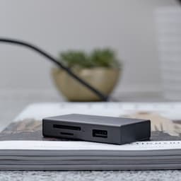 Hub USB-C metálico com múltiplas portas